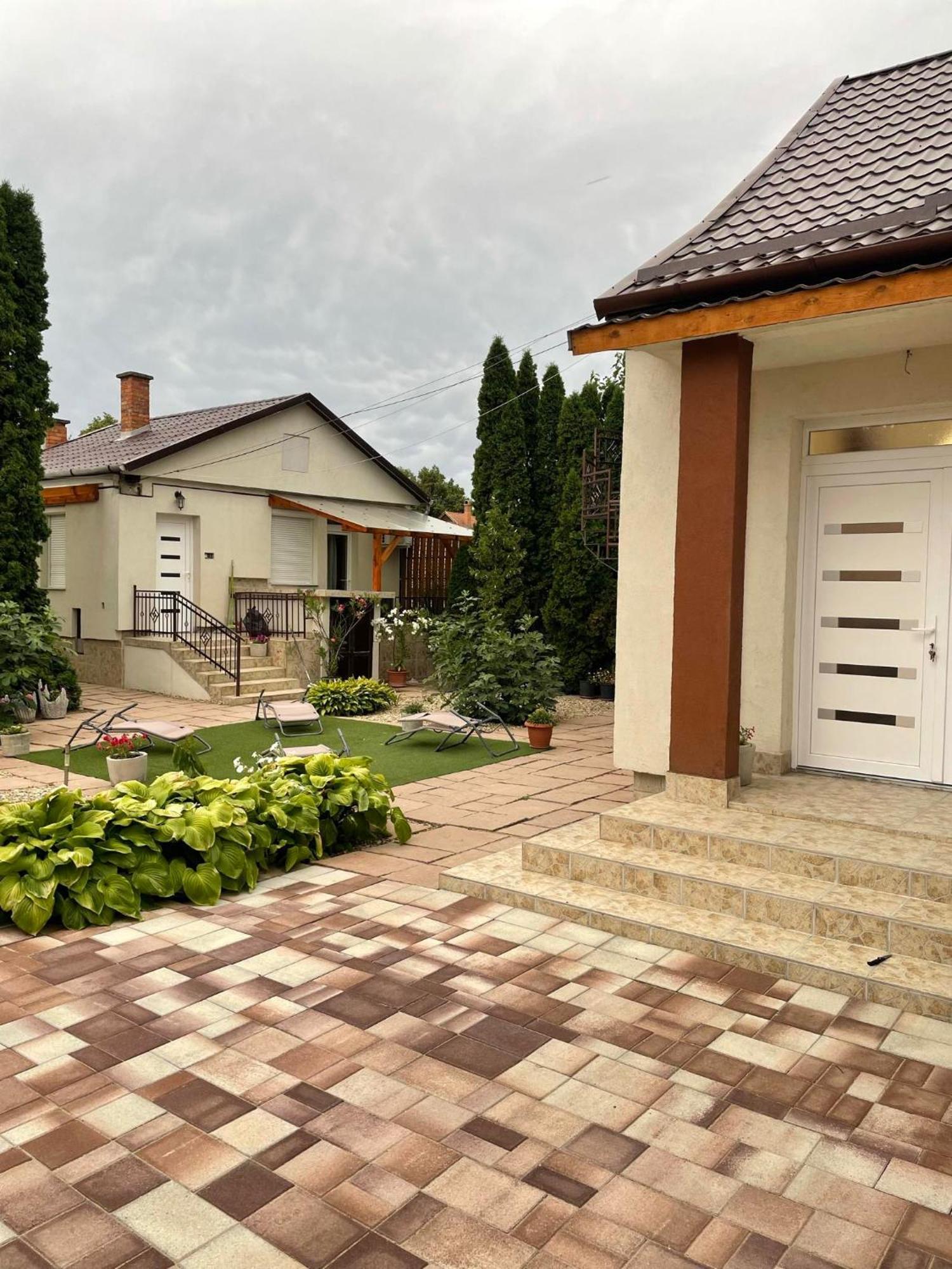 Adam Apartman Hajduszoboszlo Exterior photo