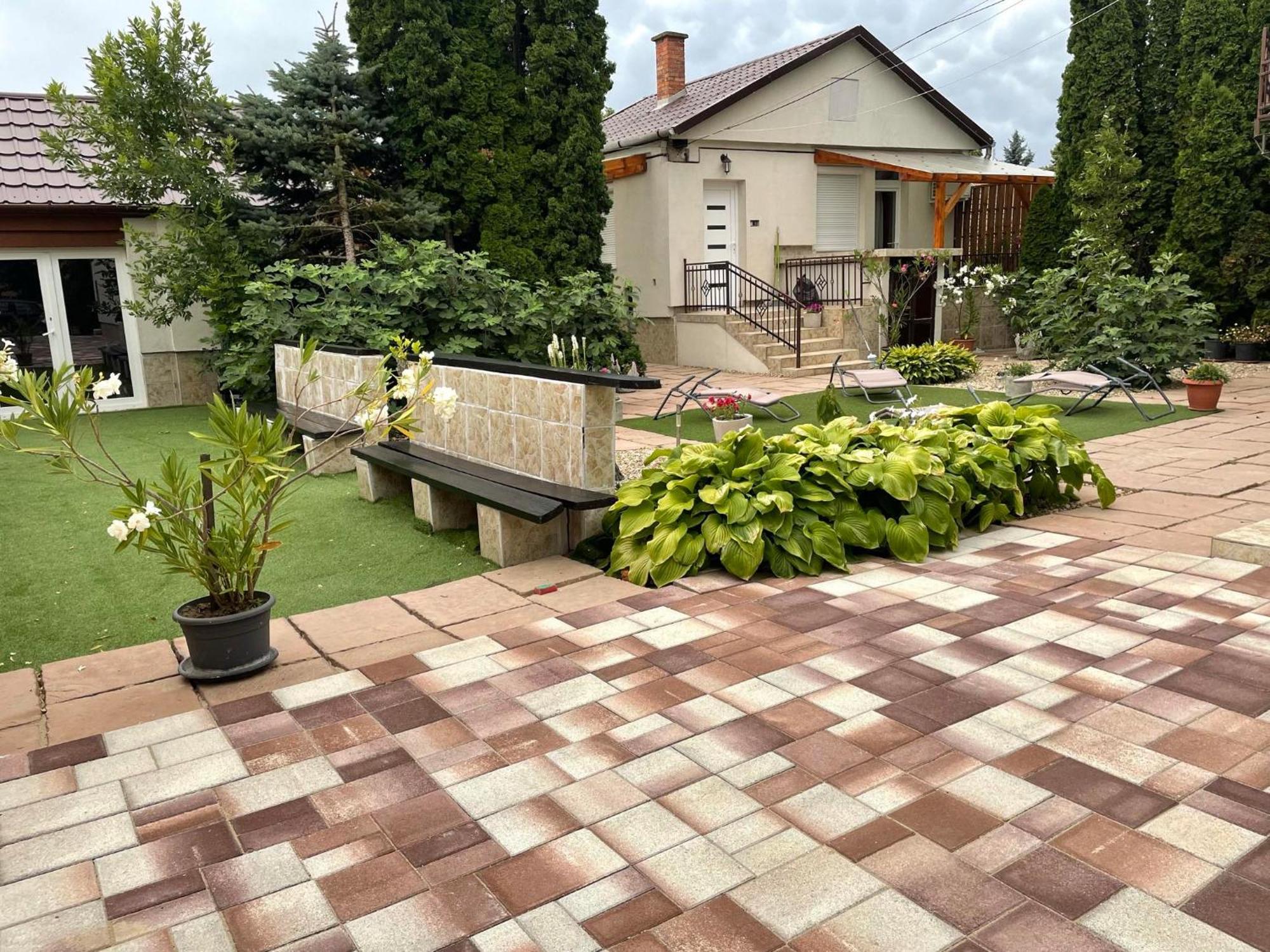 Adam Apartman Hajduszoboszlo Exterior photo
